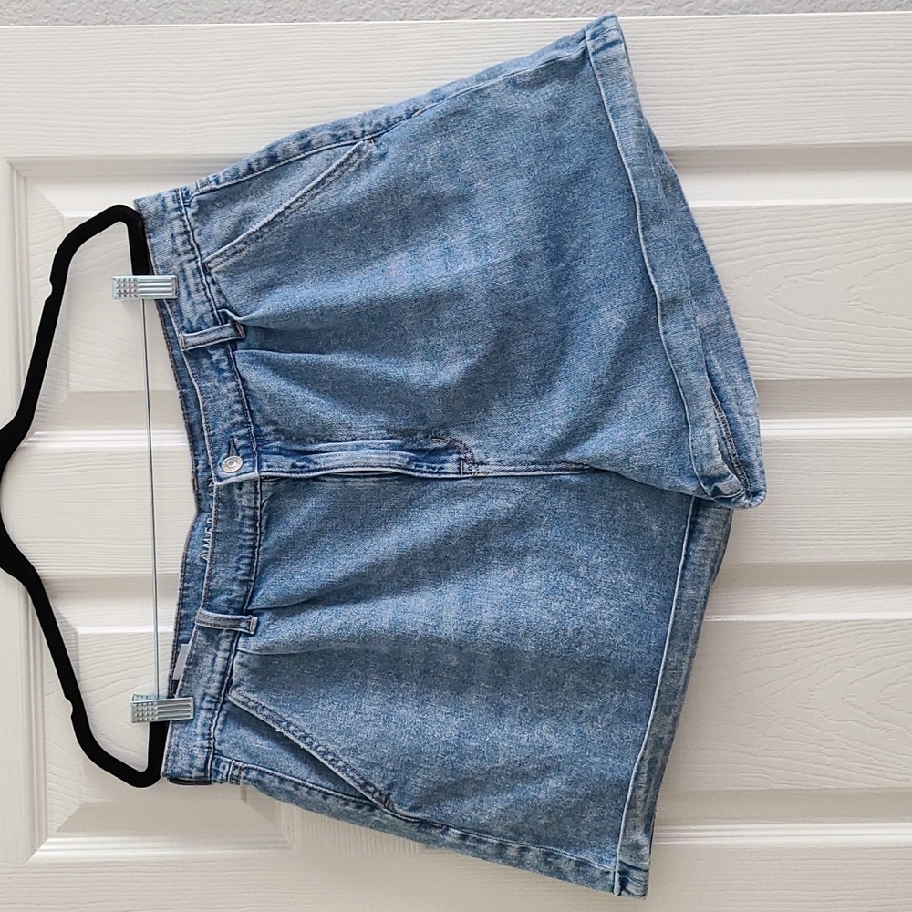 American Eagle Women's Mom Jean Short